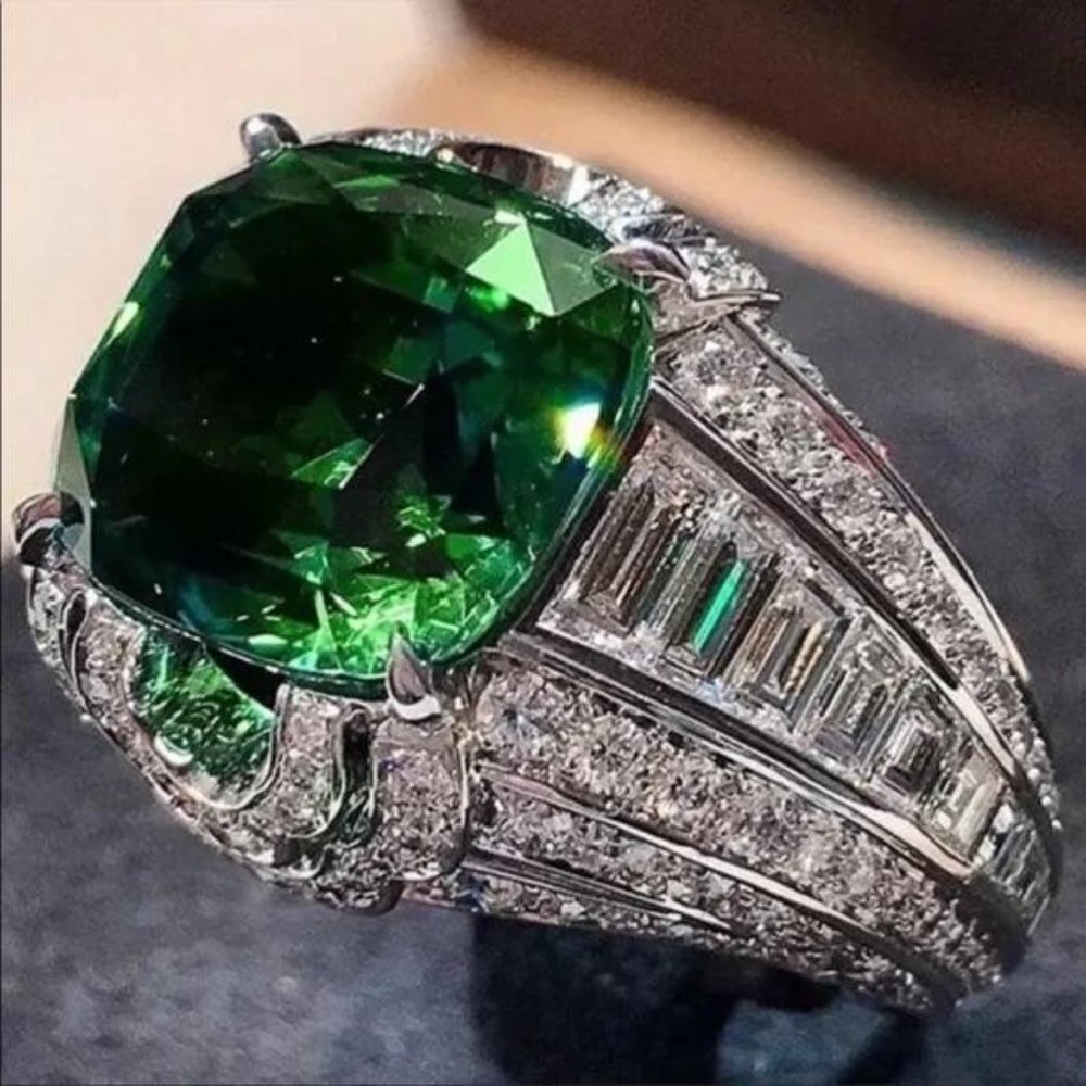 NEW EMERALD 925 STERLING SILVER DIAMOND RING, CUTE RING, SHINY RING.